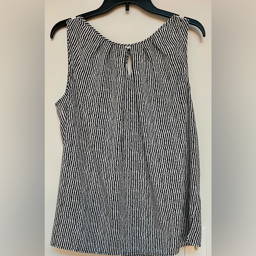 Jones NY Size L Black and White Stripe Sleeveless tank.  EUC. Business casual